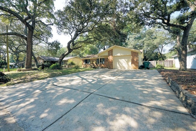 Photo - Central Niceville Location