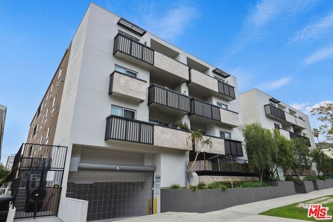 Building Photo - 1439 N Poinsettia Pl Unit 303 Rental
