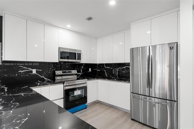 Photo - 9405 SW 76th St Unidad Y11