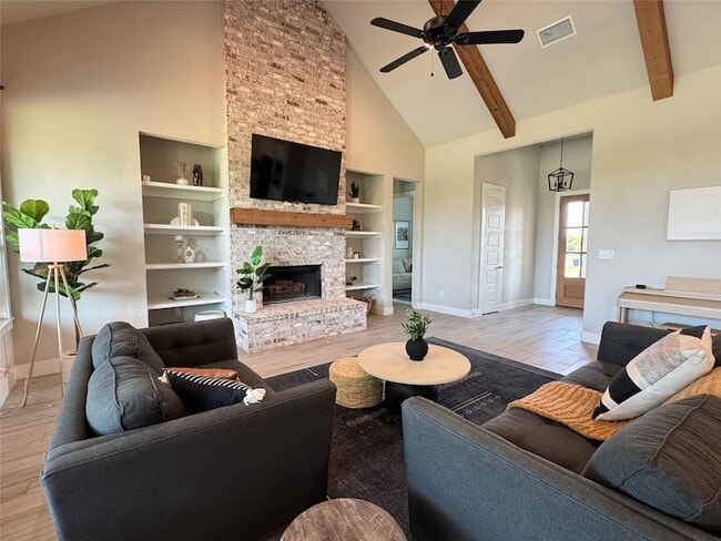 Photo - 197 Blackthorn Dr