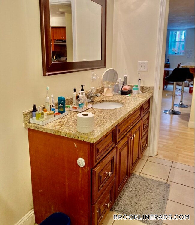 Photo - 10 Strathmore Rd Unidad B