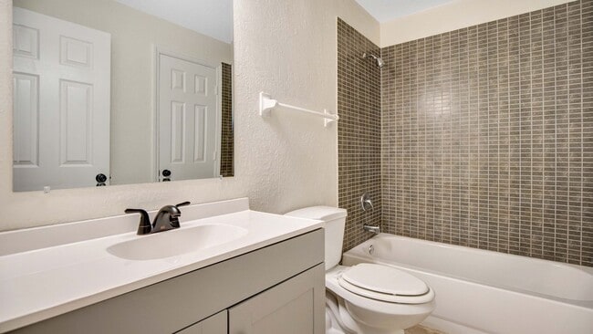 Photo - 1 Bed 1 Bath with Central Air Pet Friendly with Washer Dryer Hook Ups in Unit only $250 security ...