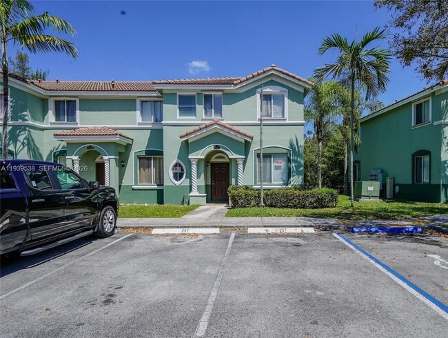 Building Photo - 1441 SE 24th Ct