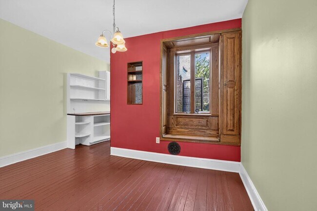 Photo - 4051 Ludlow St