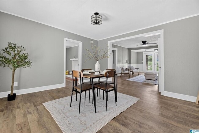 Photo - 3 bedroom & 3 bathroom located in Pleasant Valley - $400 off first months rent!