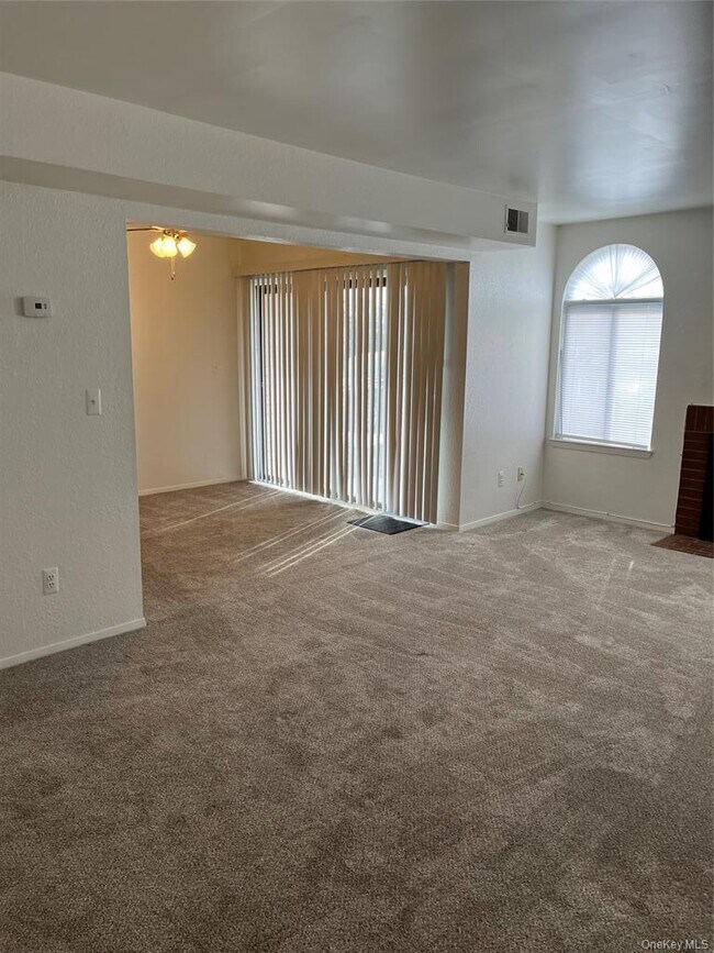 Photo - 105 Pine Hollow Way