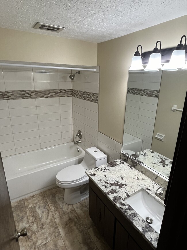 Full Bath - 3197 Cedar Grove Pl S