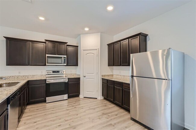 Photo - 124 Maywood Ln
