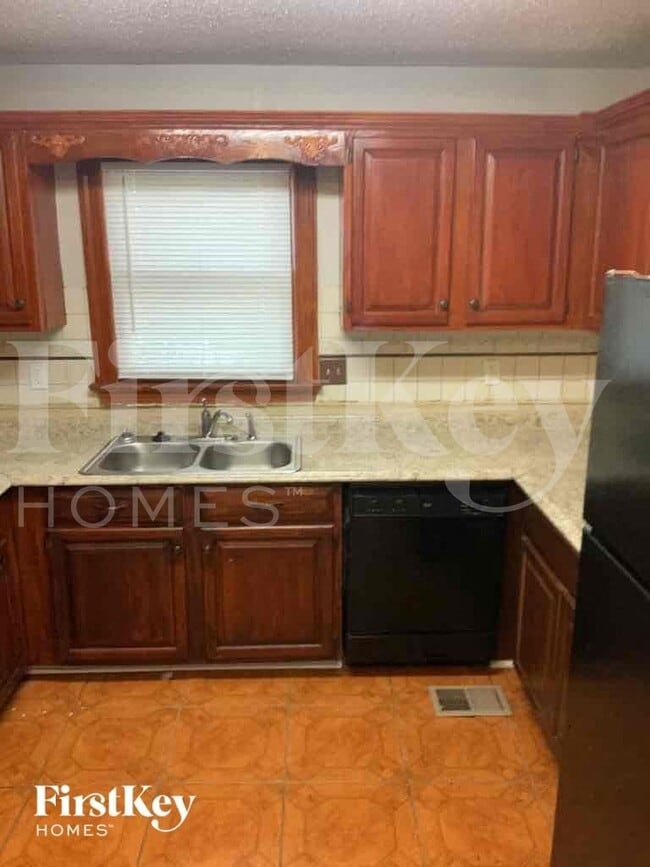 Photo - 1395 Oakengate Dr