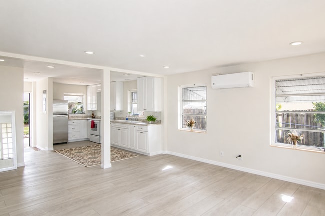 Photo - 422 N Broadway