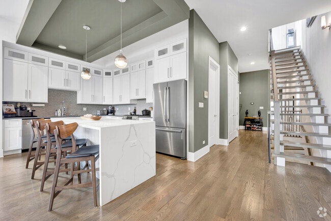 Building Photo - 4352 S Oakenwald Ave Unit #3 Rental