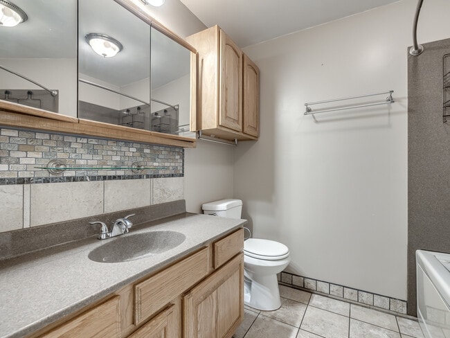 Photo - 3900 Hiddleston Cir