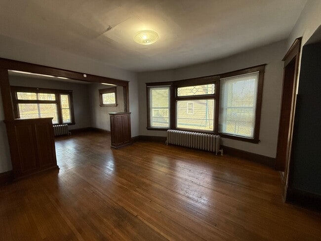 Photo - 950 Arkwright St N