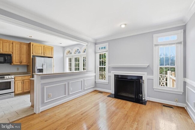 Building Photo - 6323 Barcroft Mews Dr