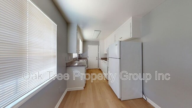 Photo - 2858–2860 Brookdale Ave