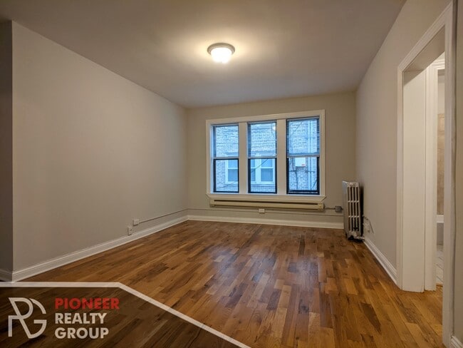Building Photo - 4647 N Paulina St Rental
