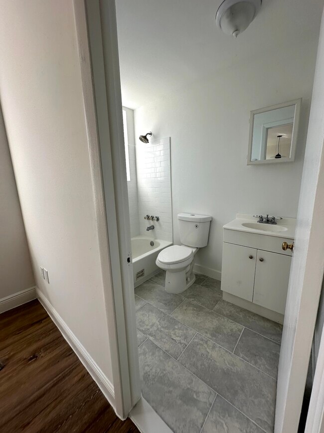 Baño - 1502 Jefferson Ave Unidad 205