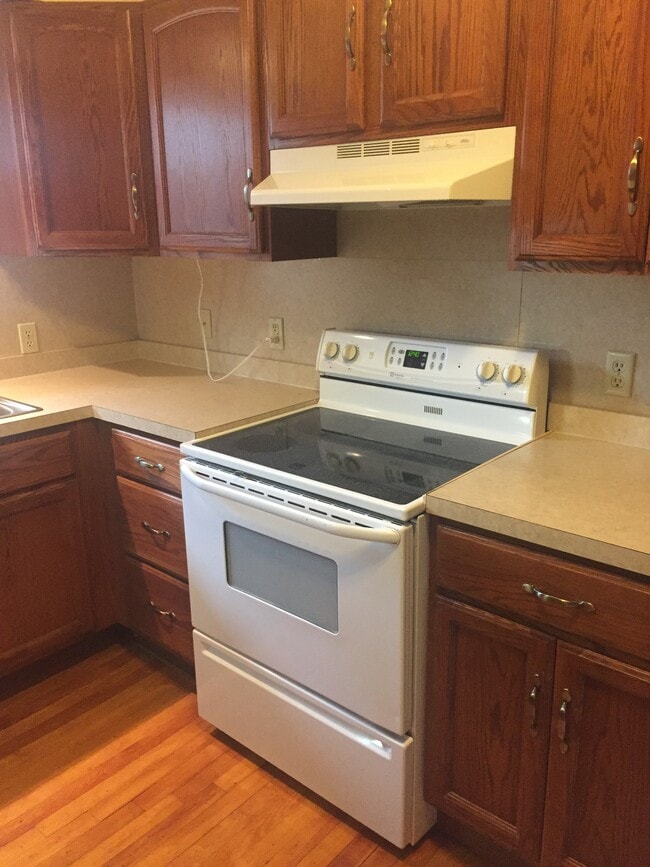 Kitchen 2 - 1510 Front St Unit 2