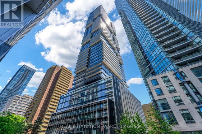 Photo - 55 Charles St E Unité 3704