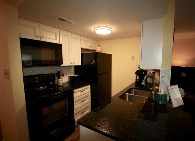 Photo - 800 St Andrews DriveLinville Gdns