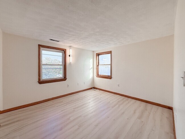 Photo - 202 Bremen St Unidad 3