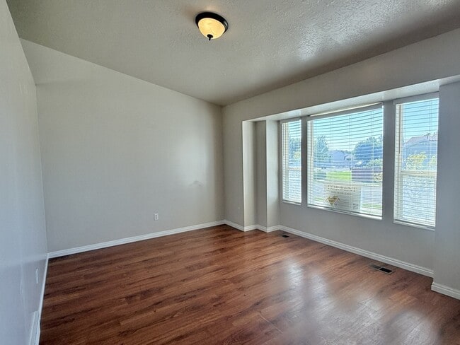 Photo - 2022 N 850 W