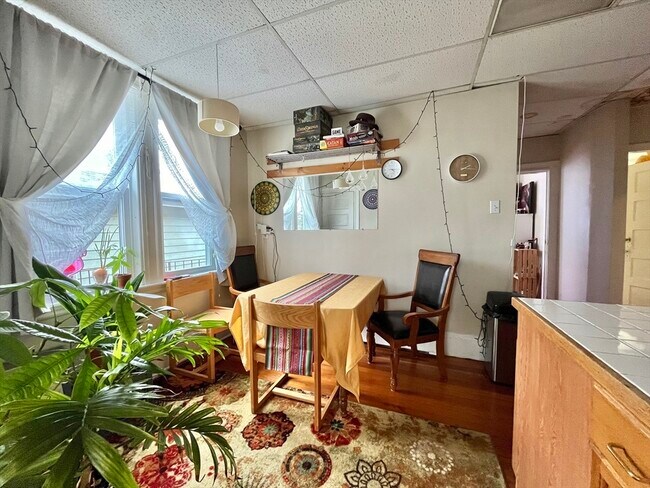 Building Photo - 230 Hurley St Unit 3