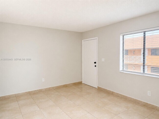 Photo - 1521 W 42nd Pl Unit 18