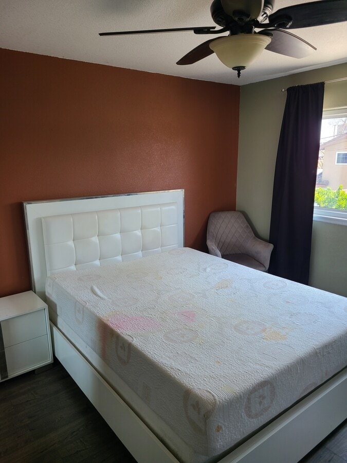 Photo - 1702 Brown St