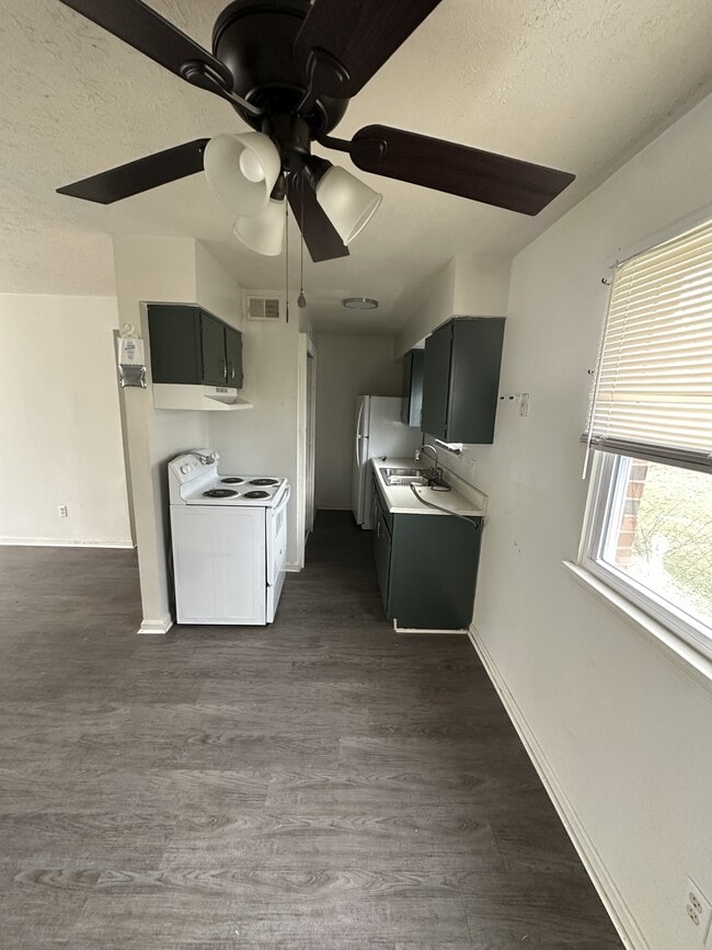 Photo - 10404 Greentree Ln