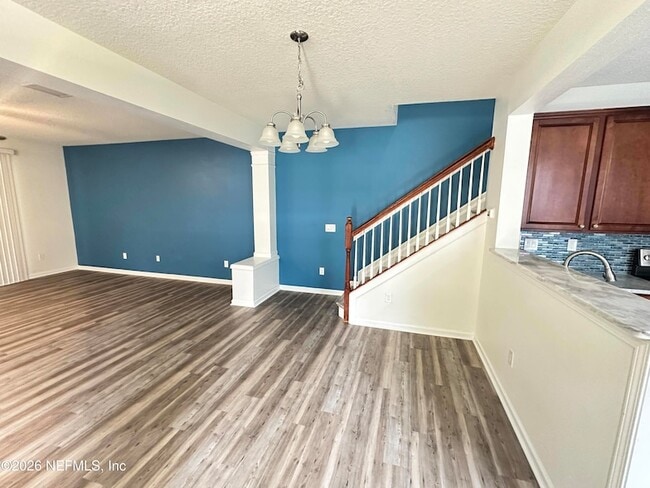 Photo - 4163 Highwood Dr