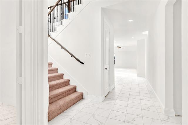 Photo - 2414 Thavie St