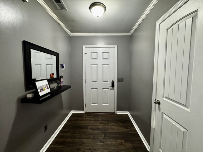 Photo - 211 Hidden Oaks Dr