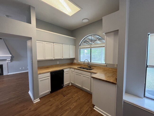 Kitchen - 5990 Catalina Sunrise