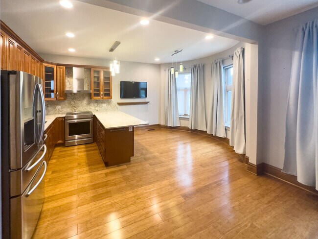 Photo - 3714 S Indiana Ave Unit 2