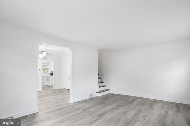 Photo - 1913 Winton Ave