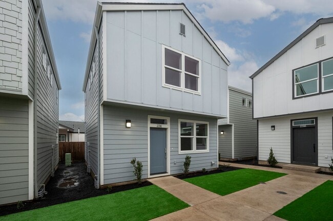 Building Photo - Move-In Special- Up to 3 Month's Free- New... Rental