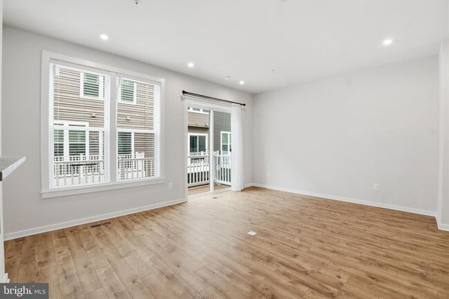 Photo - 8178 Red Hook St