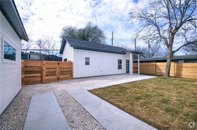 Building Photo - 1209 E St Johns Ave Unit C Rental