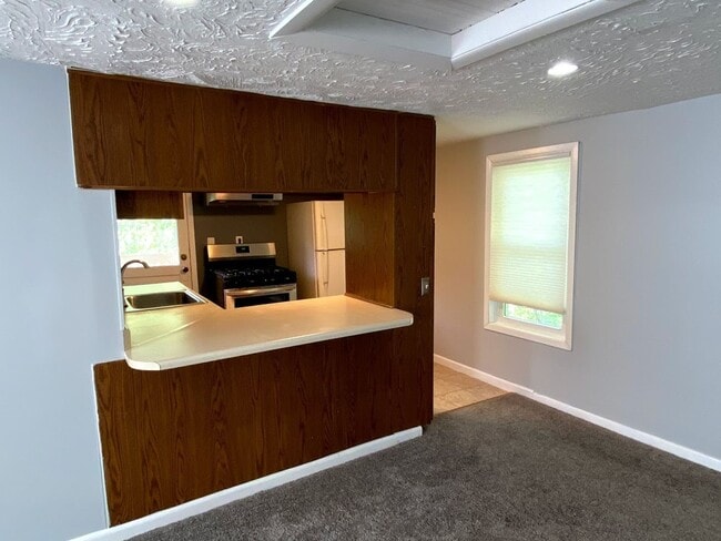 Photo - Nice 2 bedroom 1 Bath Upper Unit in Quiet ...