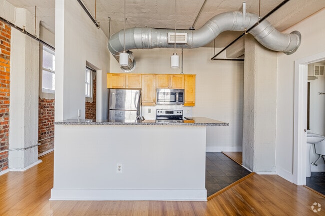 2BR, 2BA - 1,180SF - Kitchen - Raven Place