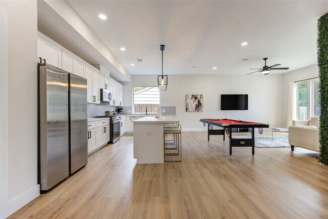 Photo - 6835 Weston St