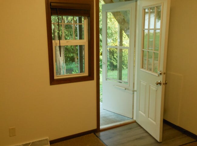 Photo - 405 Stark St