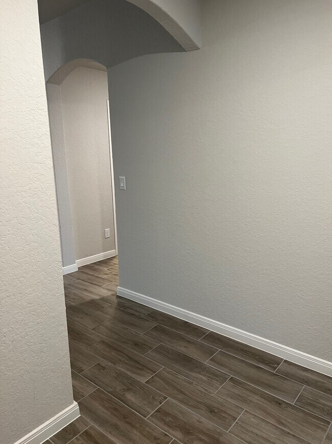 Photo - 525 Sentry Valley St