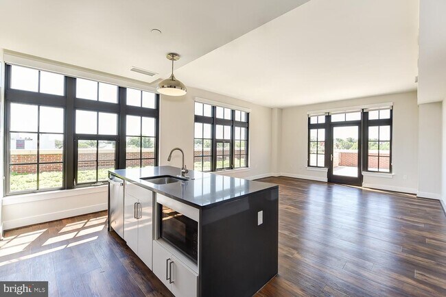 901 H St NE Unit STUDIO