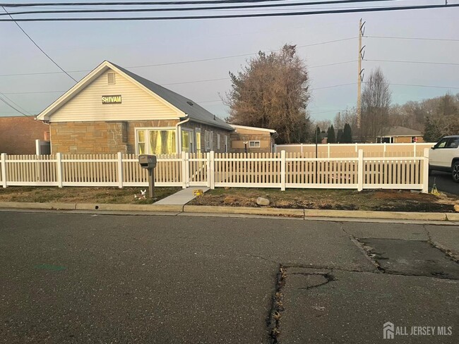 Photo - 1515 Thomas Ave