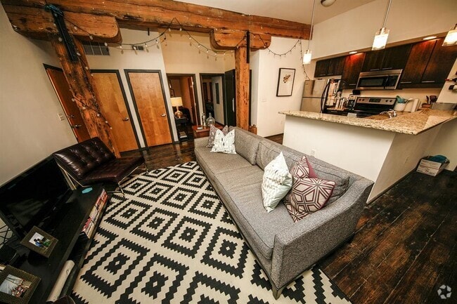 Building Photo - Smokehouse Lofts