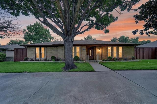 Building Photo - 2816 Pinehurst Dr