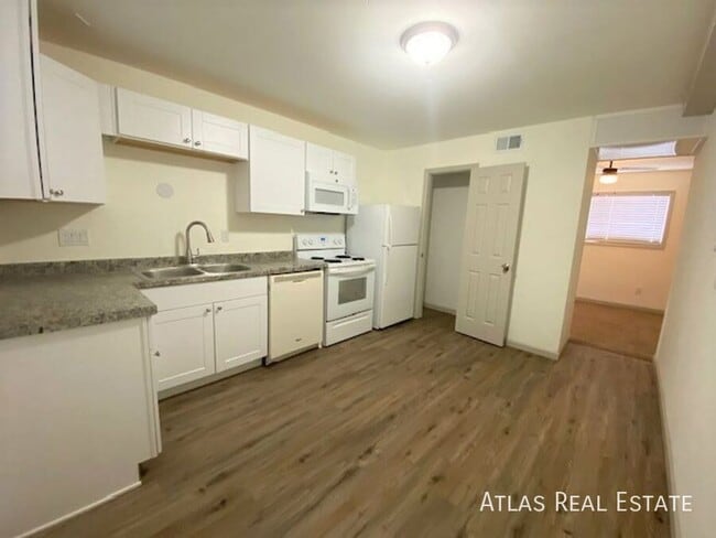 Building Photo - 2107 Preuss Rd Unit B Rental