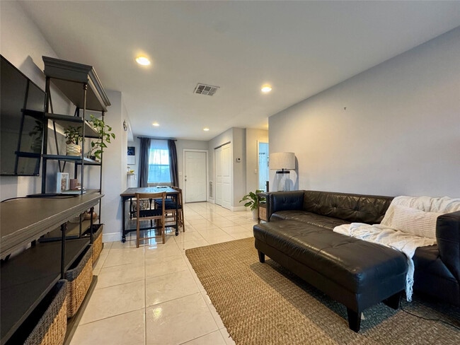 Photo - 2801 NE 33rd Ct Unit 206